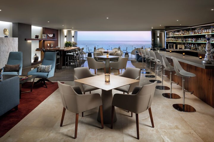 Lounge 85 of 103