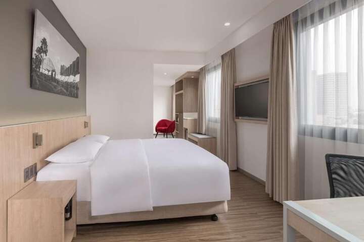 Room 15 of 76