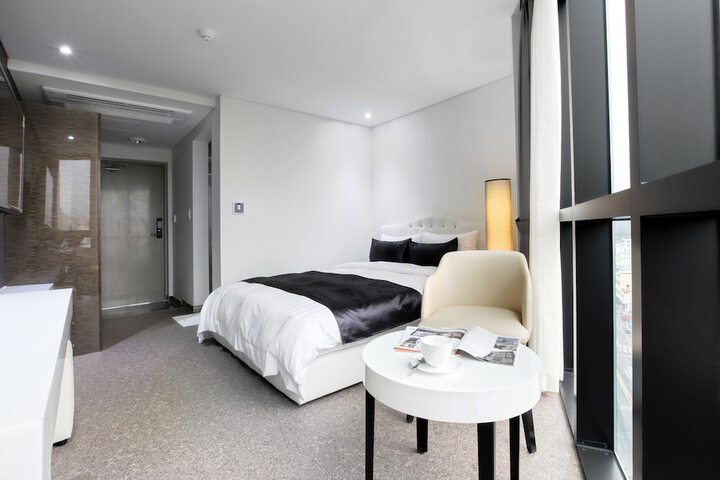 Room 2 of 34