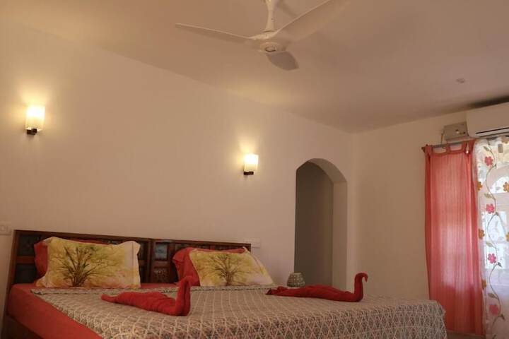 Room 7 of 33