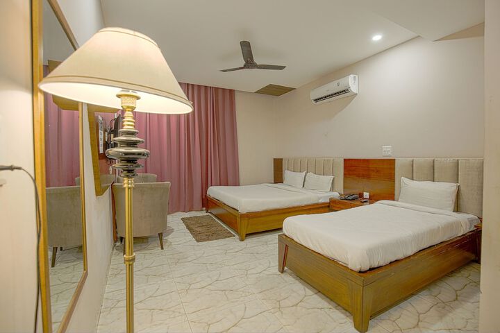 Room 12 of 34