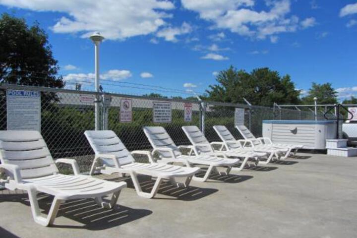Sir Charles Motel