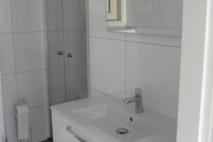 Room 6 of 13
