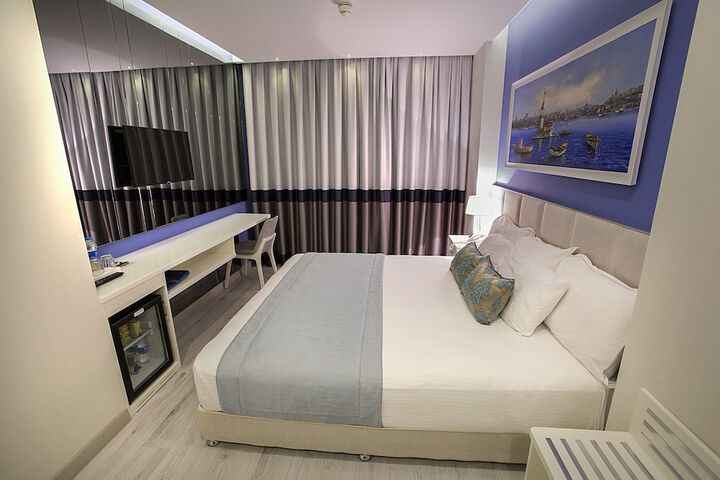 Room 8 of 17