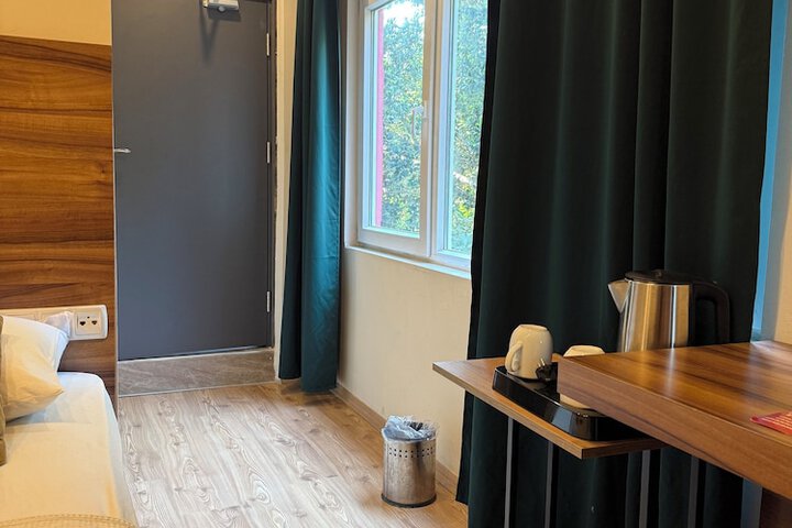 Room 27 of 61