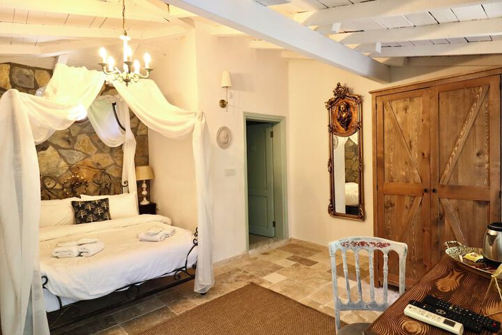 Room 48 of 142