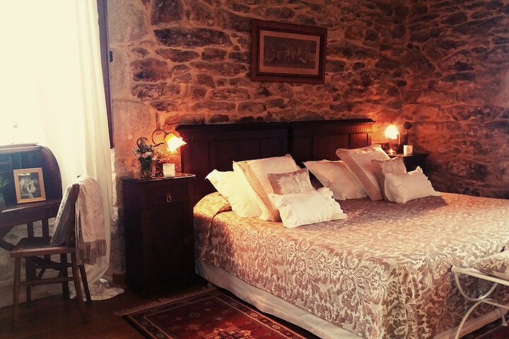 Room 6 of 33