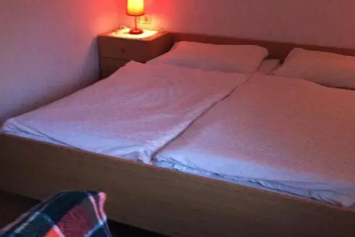 Room 5 of 13