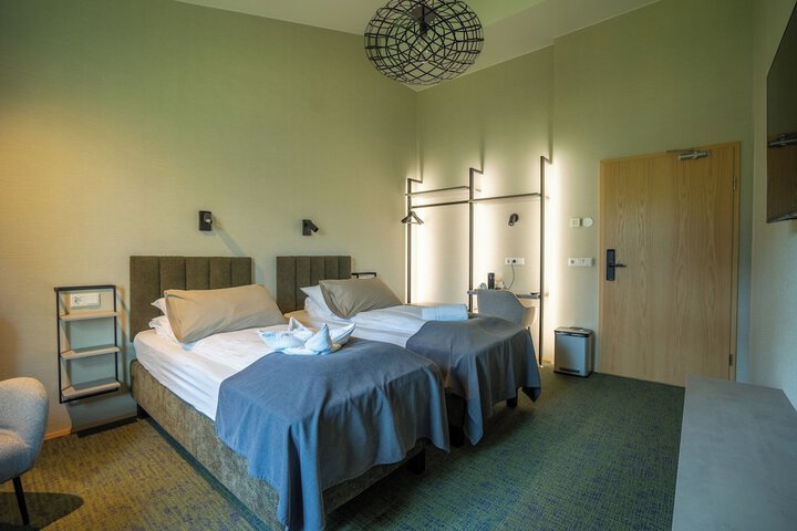 Room 27 of 79