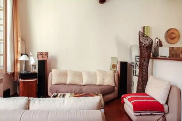 Room 5 of 11
