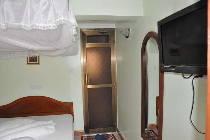 Room 5 of 14