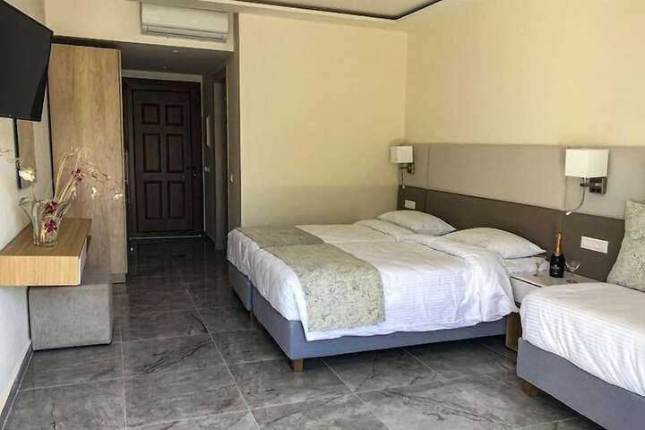 Room 5 of 19