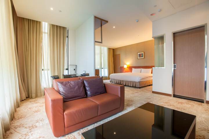 Room 11 of 35