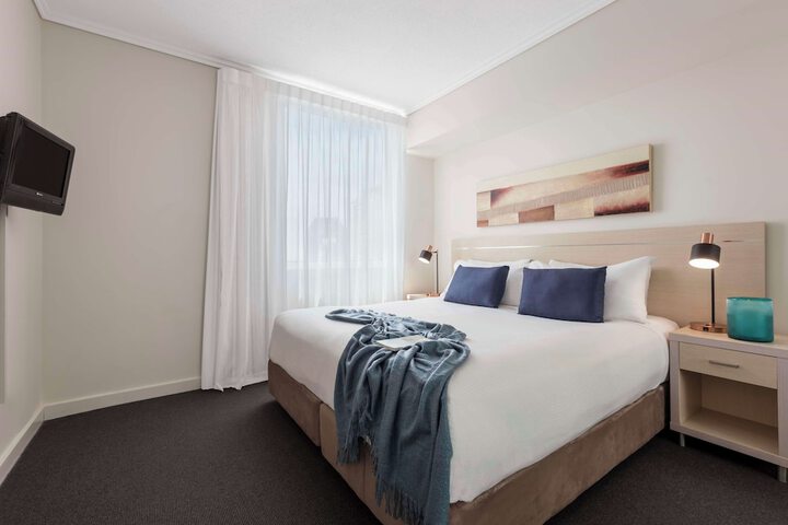 Room 16 of 80