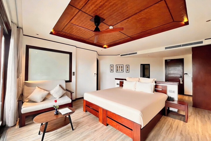 Room 43 of 169
