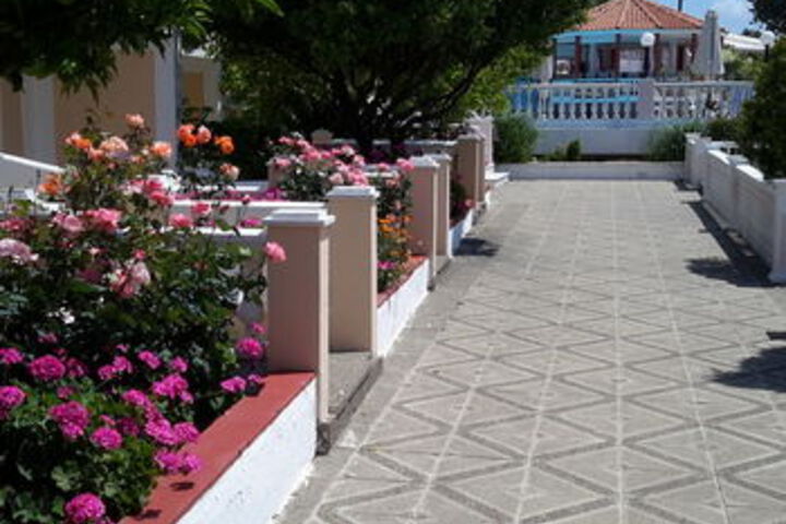 Hotel Exterior 8 of 27