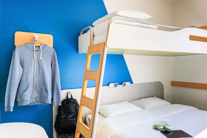 Room 2 of 31