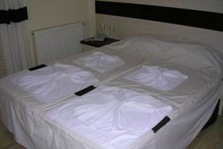 Room 11 of 27