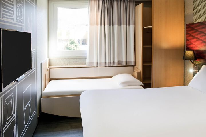 Room 4 of 49