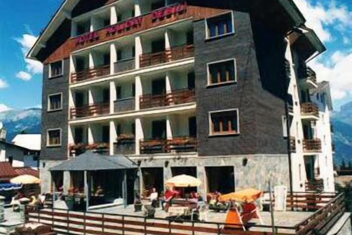 Hotel 33 of 35