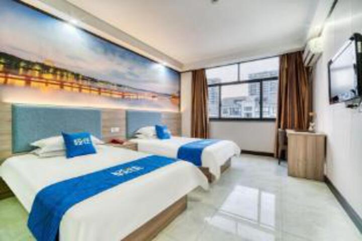 Room 5 of 6