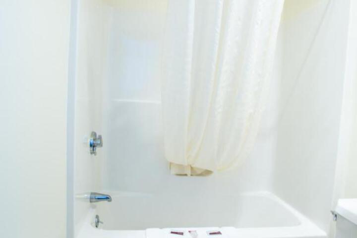 Standard Double Room 2 Queen Beds (1 of 12)
