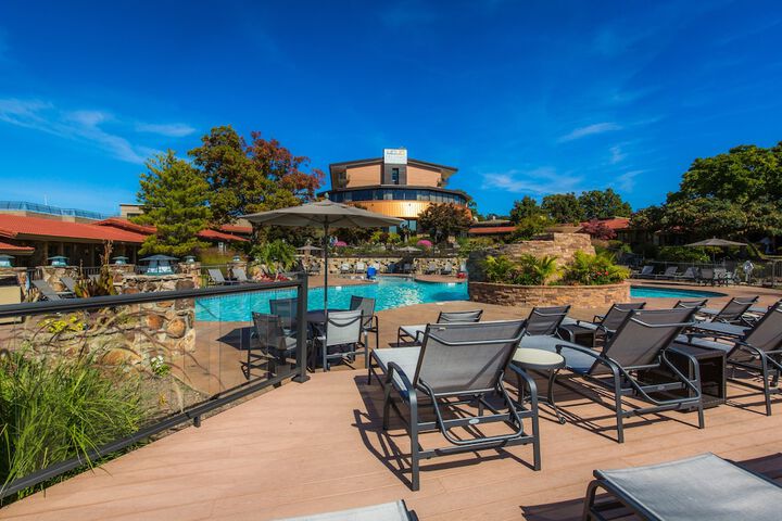 Hotel Pool