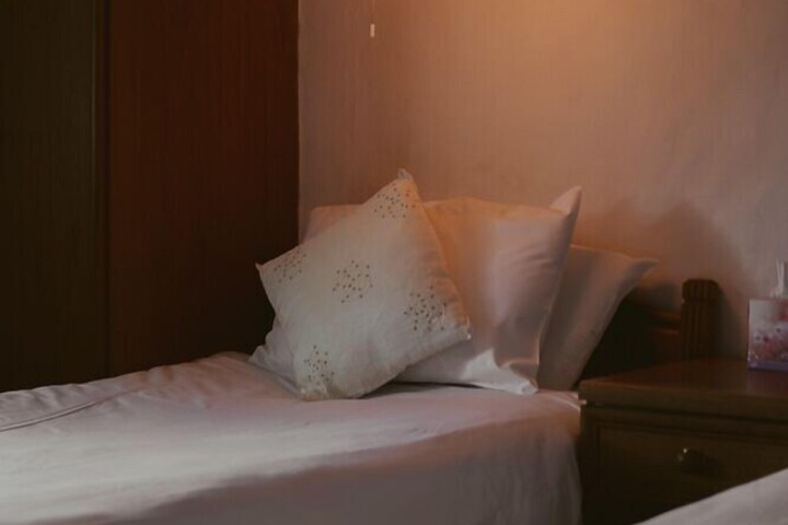 Room 7 of 16