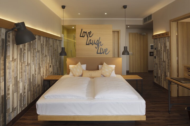 Room 25 of 53
