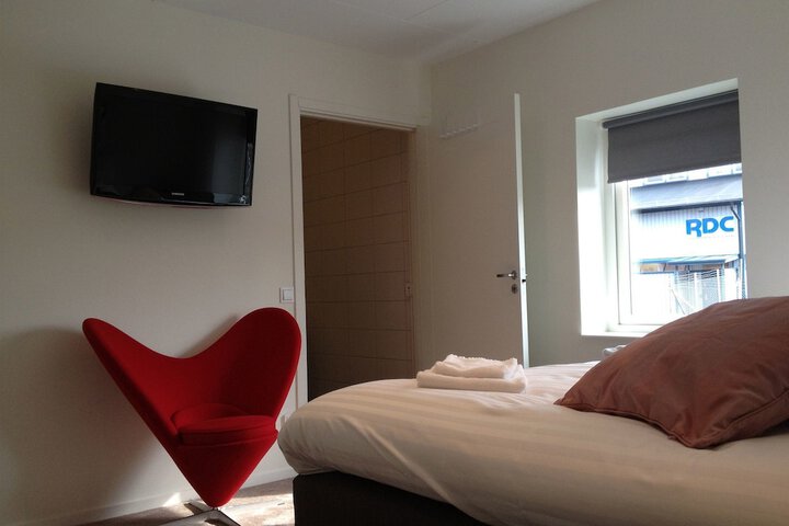 Room 8 of 48