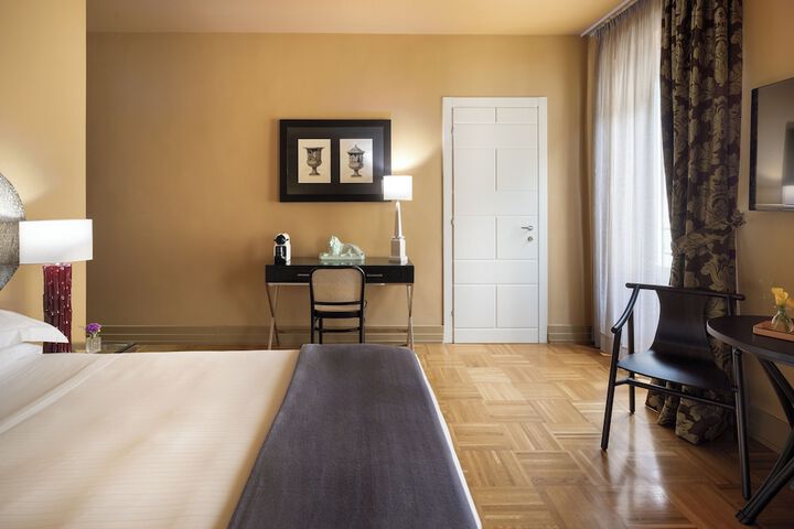 Room 34 of 143
