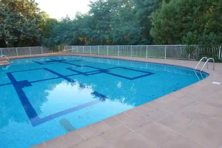 Pool 11 of 18