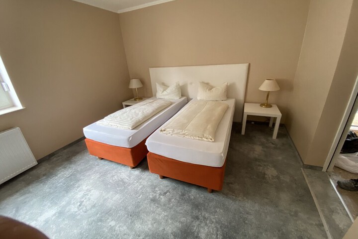 Room 8 of 14