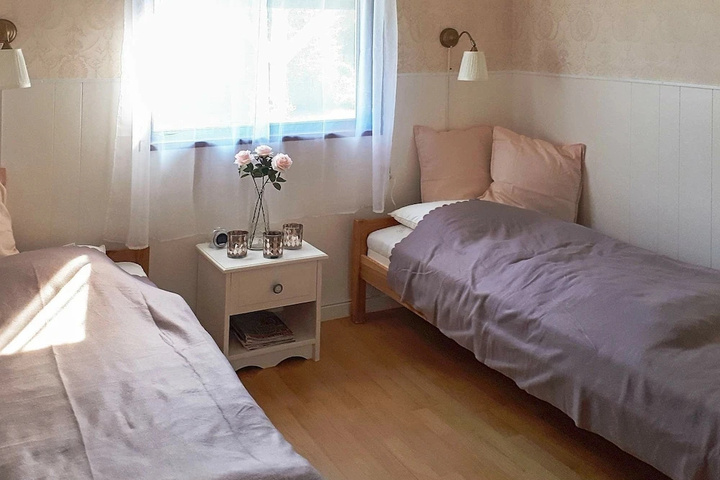Room 2 of 10