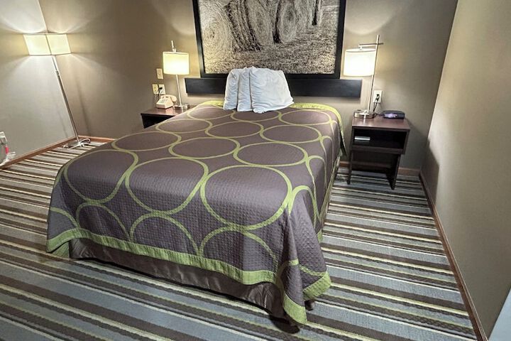 1 Queen Bed (18 of 28)