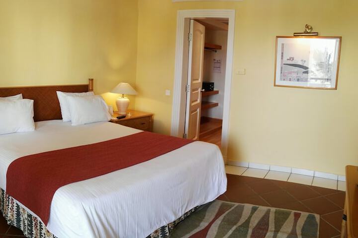 Room 3 of 75