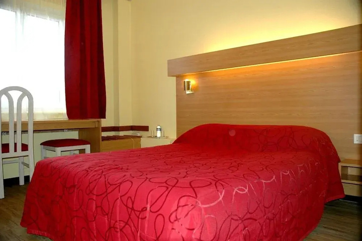 Room 4 of 13