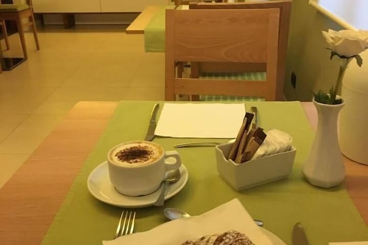 Breakfast/Coffee Service 18 of 34