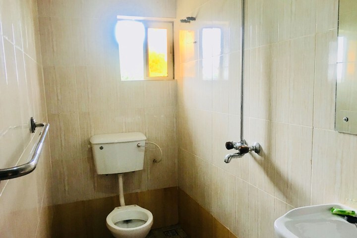 Room 13 of 20