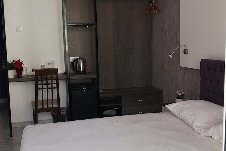 Room 10 of 110