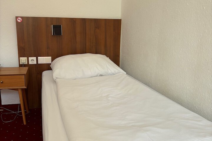 Room 10 of 94