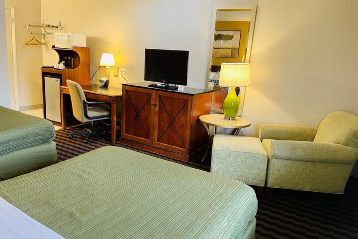 Room 7 of 12