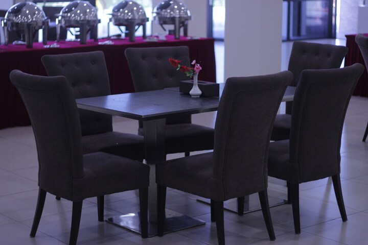 Dining 67 of 76