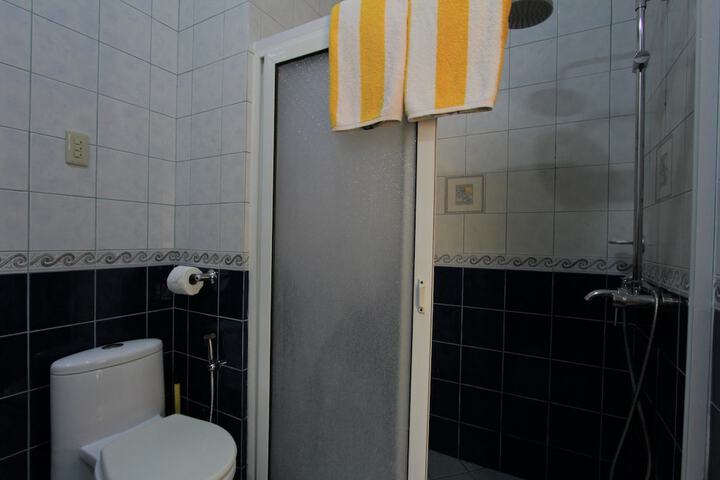 Room 14 of 37