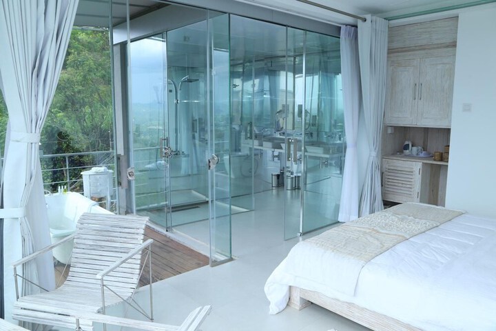 Room 6 of 50