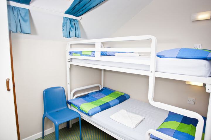 Room 6 of 18
