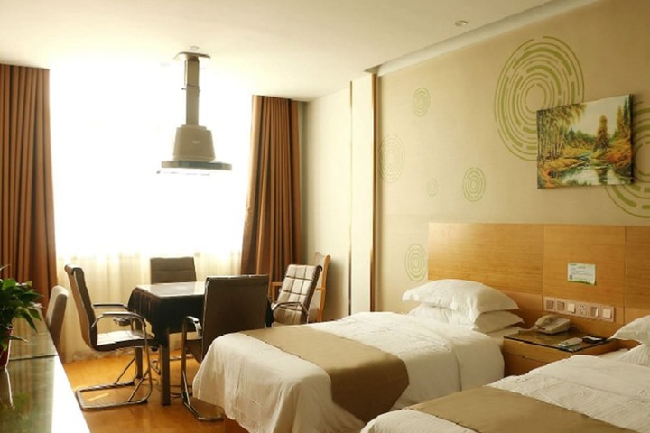 Room 12 of 38