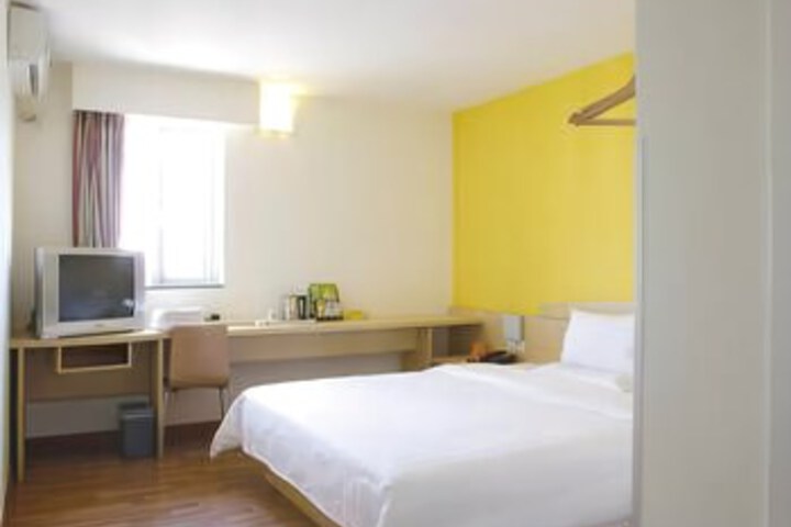 Room 7 of 8