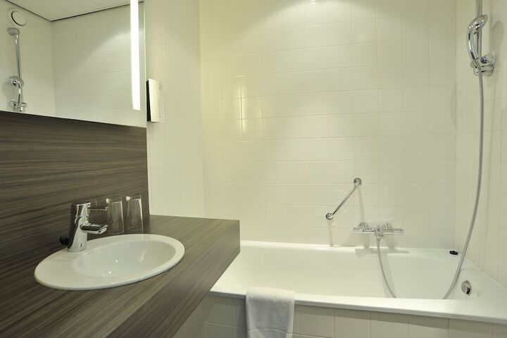 Room 15 of 23