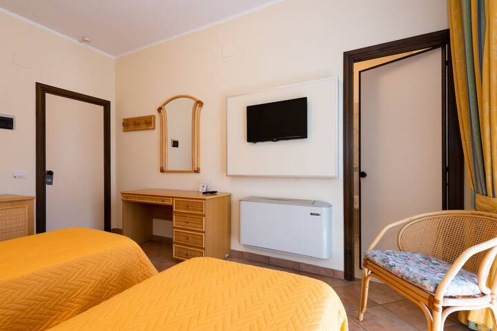 Room 10 of 74